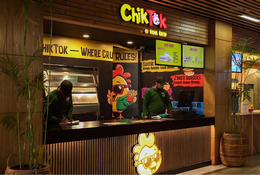 Crispy fried chicken with pickles in a Chiktok bowl